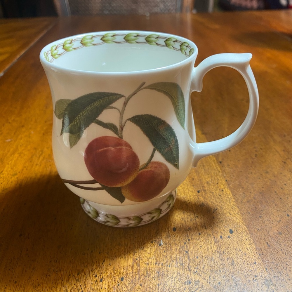 Queens China Hookers Fruit peach Footed Cup England